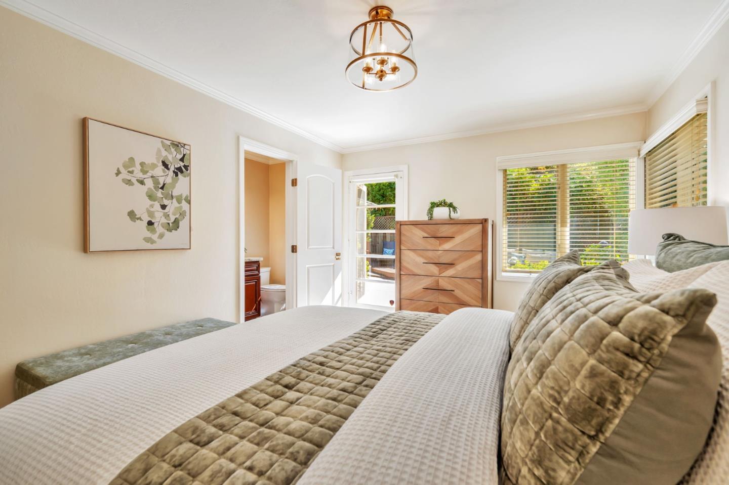 Detail Gallery Image 27 of 66 For 534 Hilbar Ln, Palo Alto,  CA 94303 - 4 Beds | 2 Baths