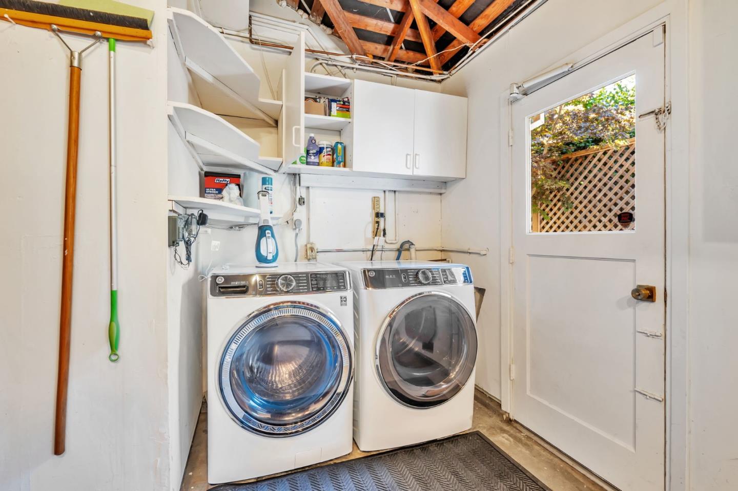 Detail Gallery Image 32 of 66 For 534 Hilbar Ln, Palo Alto,  CA 94303 - 4 Beds | 2 Baths