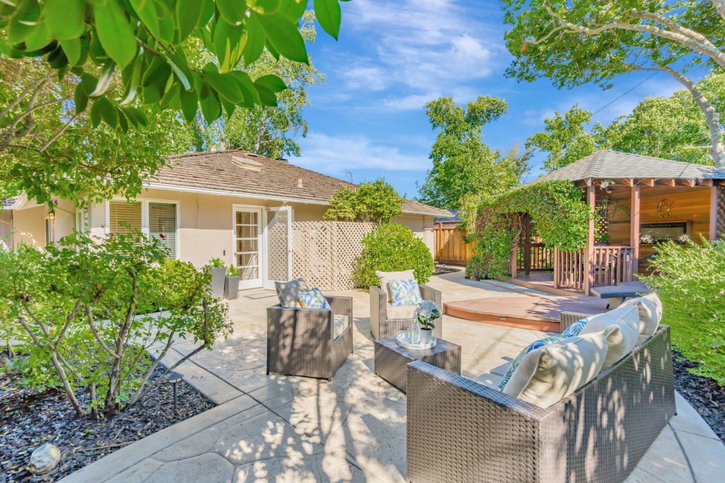 Detail Gallery Image 34 of 66 For 534 Hilbar Ln, Palo Alto,  CA 94303 - 4 Beds | 2 Baths