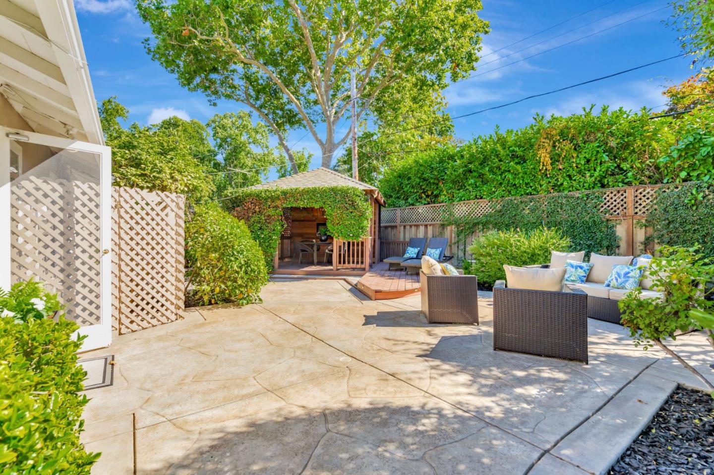 Detail Gallery Image 36 of 66 For 534 Hilbar Ln, Palo Alto,  CA 94303 - 4 Beds | 2 Baths