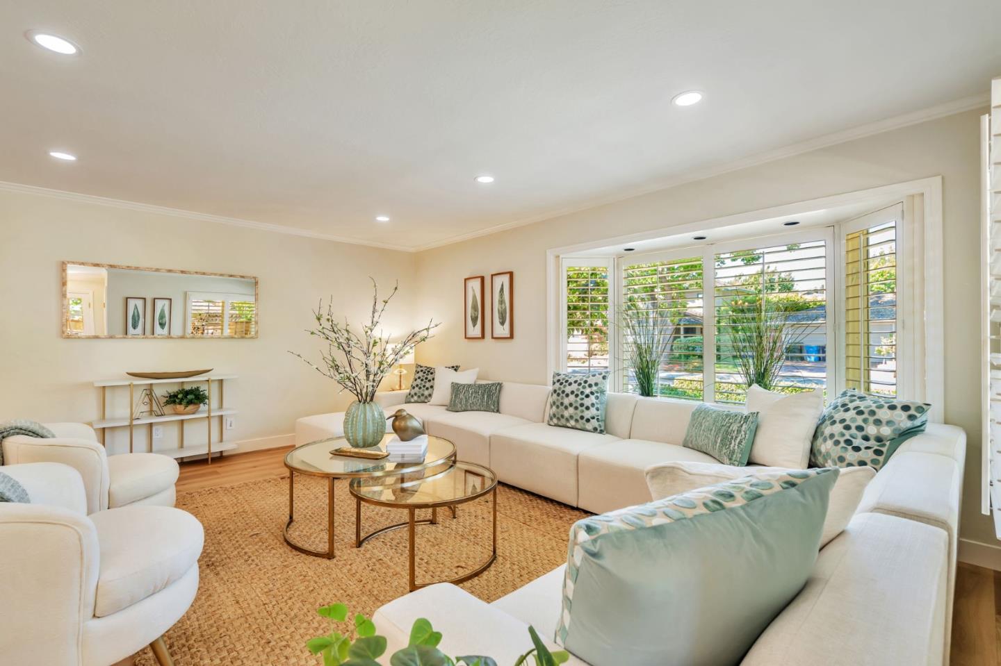Detail Gallery Image 4 of 66 For 534 Hilbar Ln, Palo Alto,  CA 94303 - 4 Beds | 2 Baths