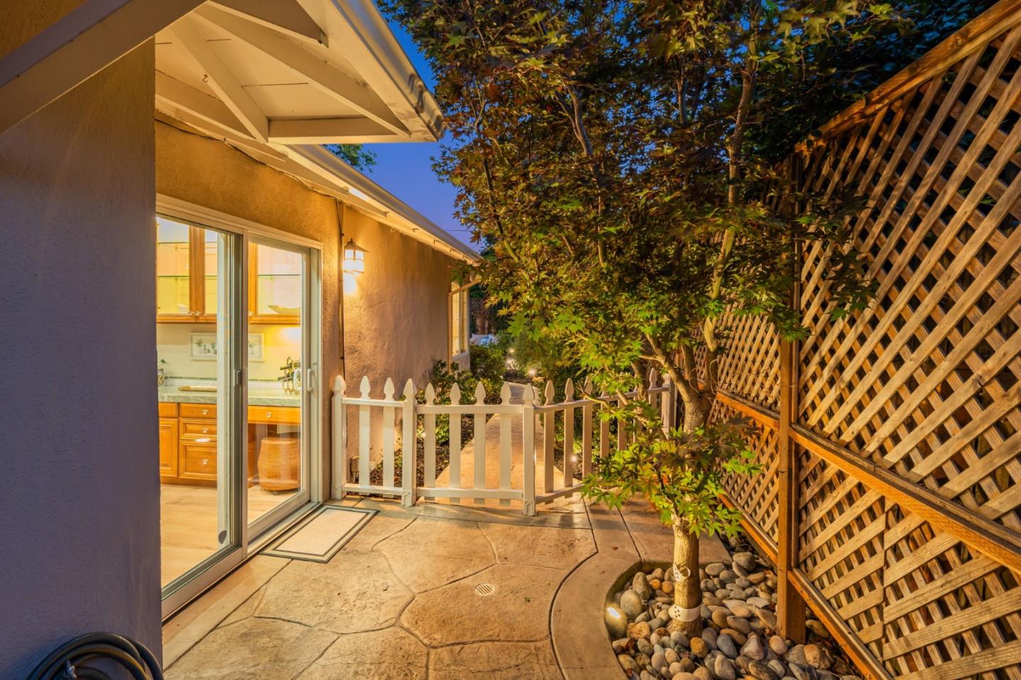 Detail Gallery Image 59 of 66 For 534 Hilbar Ln, Palo Alto,  CA 94303 - 4 Beds | 2 Baths