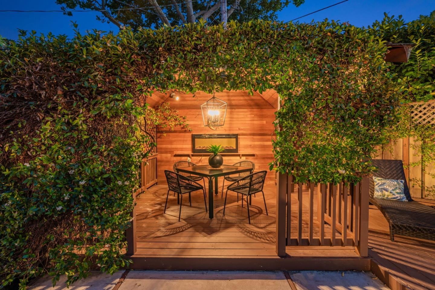 Detail Gallery Image 8 of 66 For 534 Hilbar Ln, Palo Alto,  CA 94303 - 4 Beds | 2 Baths