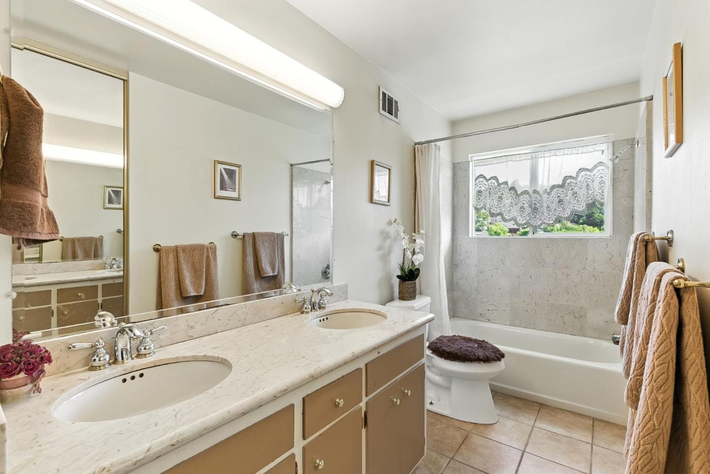 Detail Gallery Image 12 of 25 For 87 Exeter Ave, San Carlos,  CA 94070 - 4 Beds | 3 Baths