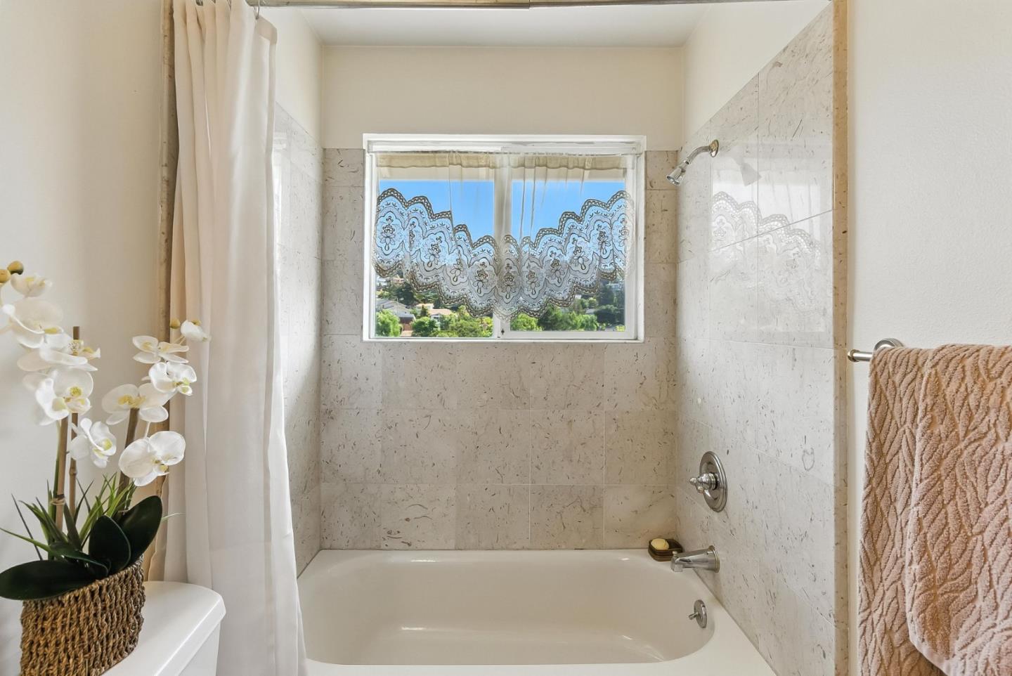 Detail Gallery Image 13 of 25 For 87 Exeter Ave, San Carlos,  CA 94070 - 4 Beds | 3 Baths
