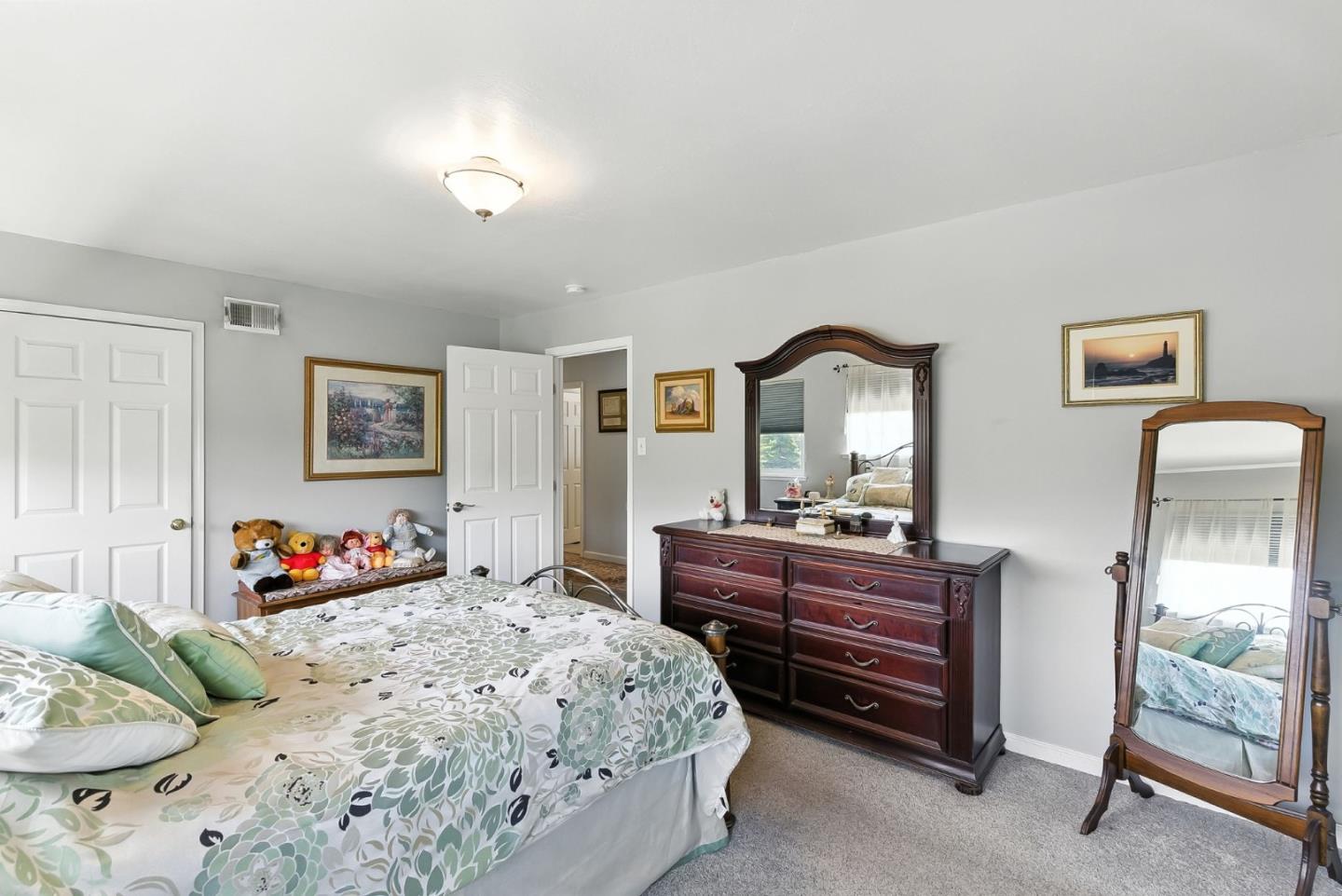 Detail Gallery Image 17 of 25 For 87 Exeter Ave, San Carlos,  CA 94070 - 4 Beds | 3 Baths