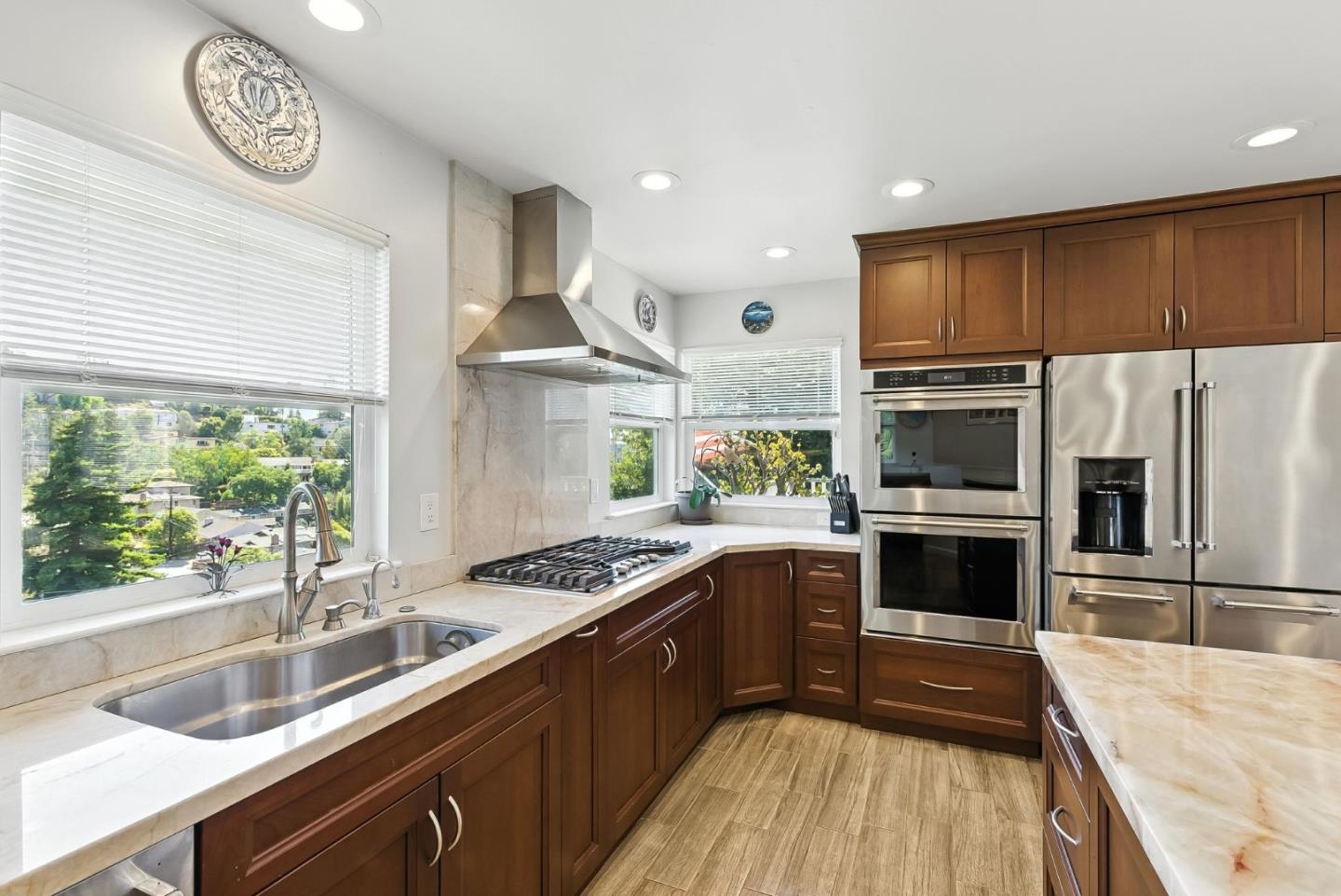 Detail Gallery Image 8 of 25 For 87 Exeter Ave, San Carlos,  CA 94070 - 4 Beds | 3 Baths