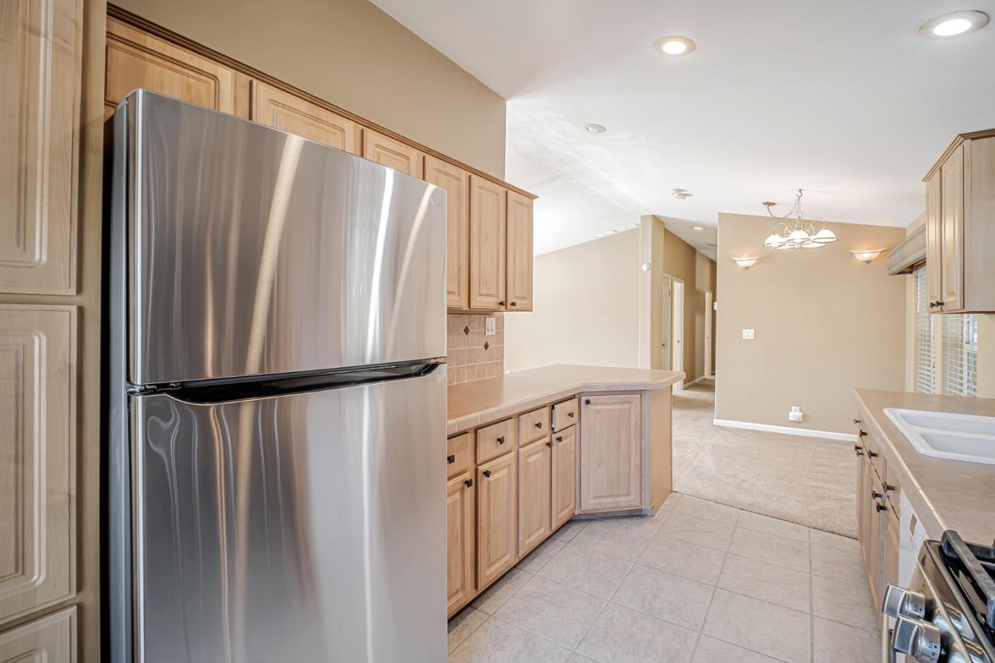 Detail Gallery Image 12 of 33 For 1283 Sussex Way #24,  Hayward,  CA 94544 - 3 Beds | 2 Baths