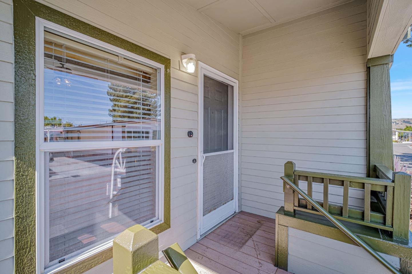 Detail Gallery Image 4 of 33 For 1283 Sussex Way #24,  Hayward,  CA 94544 - 3 Beds | 2 Baths
