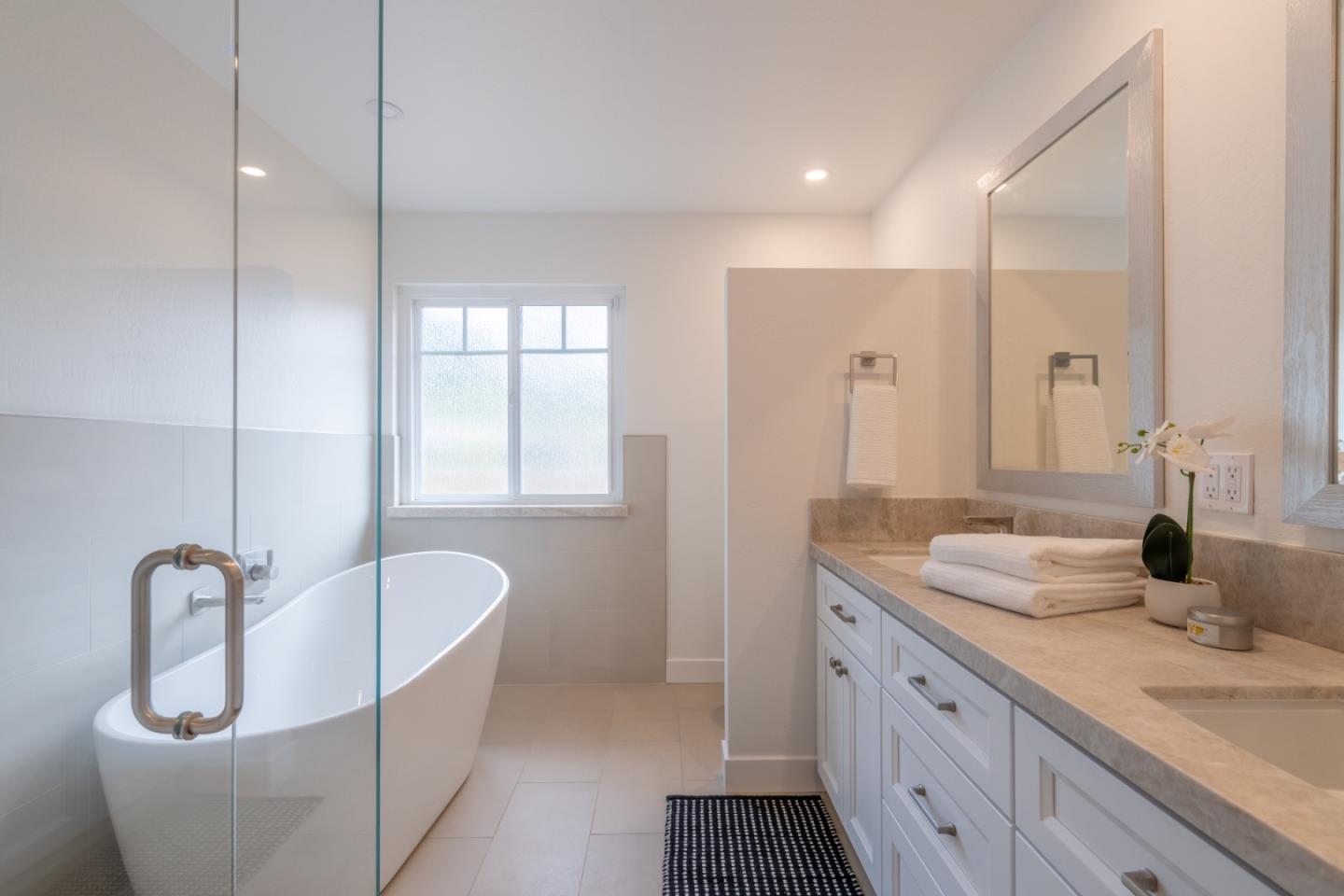 Detail Gallery Image 17 of 40 For 15 Alta Mesa Cir, Monterey,  CA 93940 - 4 Beds | 3 Baths