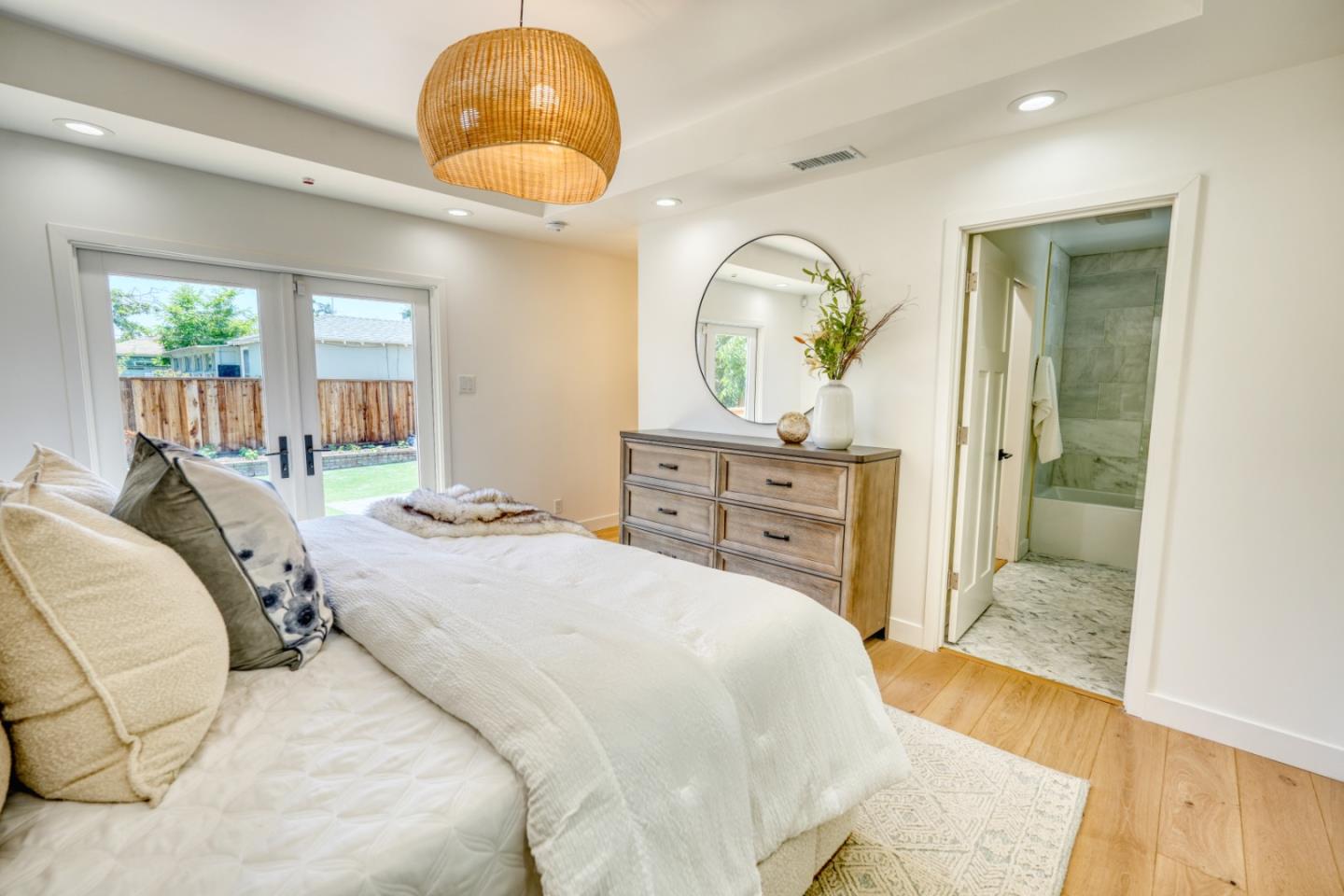 Detail Gallery Image 32 of 76 For 952 6th Ave, Redwood City,  CA 94063 - 5 Beds | 5 Baths