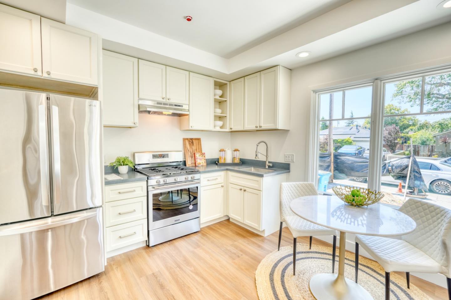 Detail Gallery Image 52 of 76 For 952 6th Ave, Redwood City,  CA 94063 - 5 Beds | 5 Baths