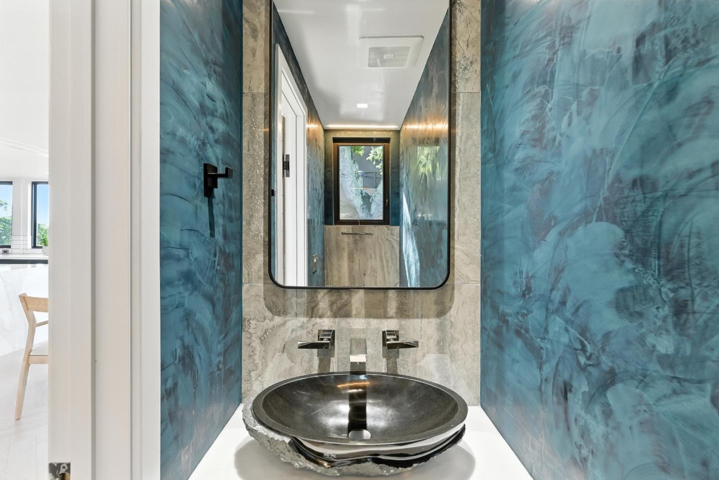 Detail Gallery Image 17 of 52 For 490 Shelford Ave, San Carlos,  CA 94070 - 4 Beds | 3/1 Baths