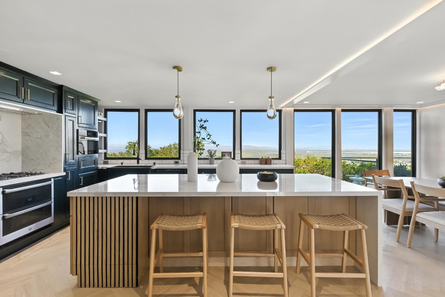 Detail Gallery Image 21 of 52 For 490 Shelford Ave, San Carlos,  CA 94070 - 4 Beds | 3/1 Baths