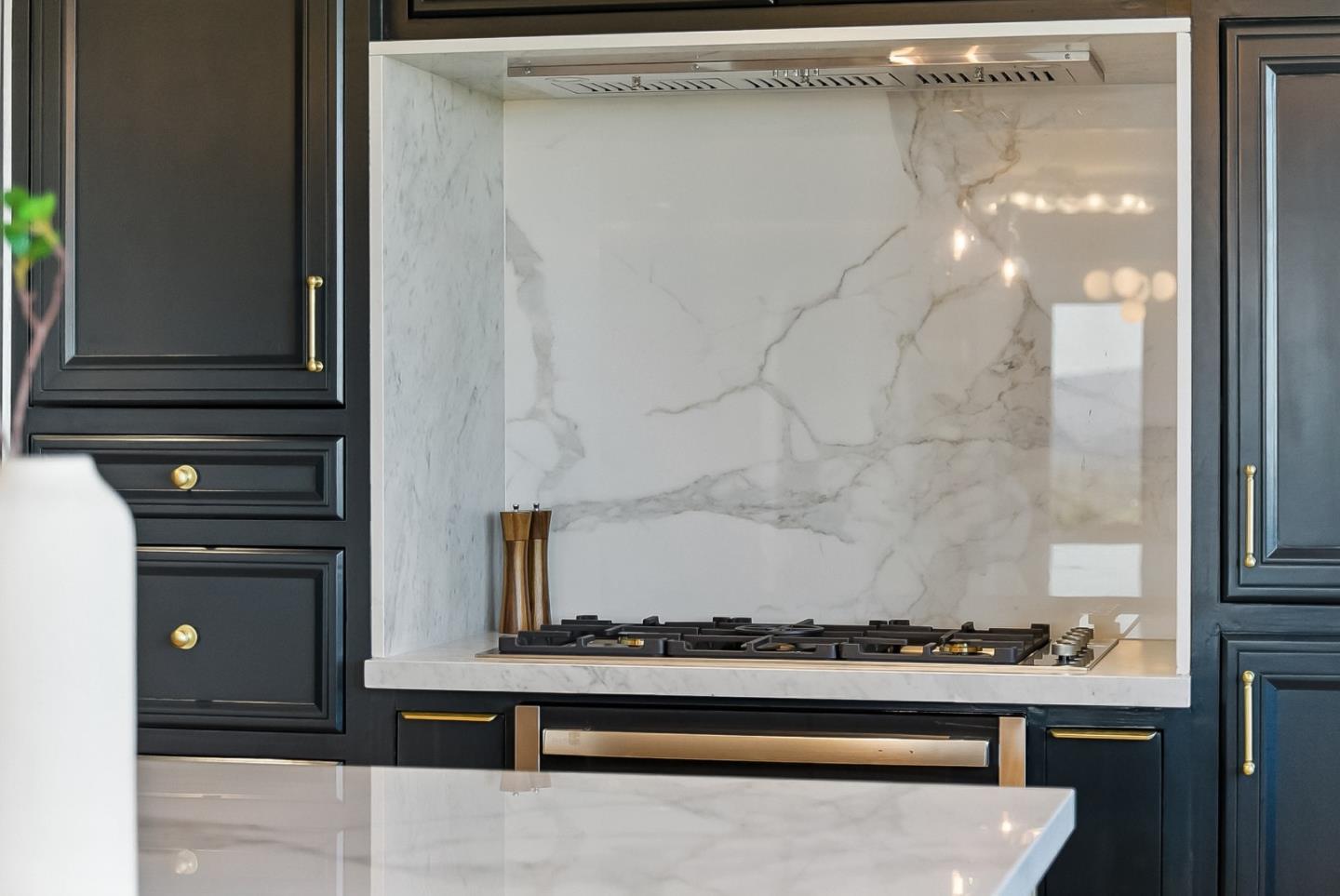 Detail Gallery Image 26 of 52 For 490 Shelford Ave, San Carlos,  CA 94070 - 4 Beds | 3/1 Baths