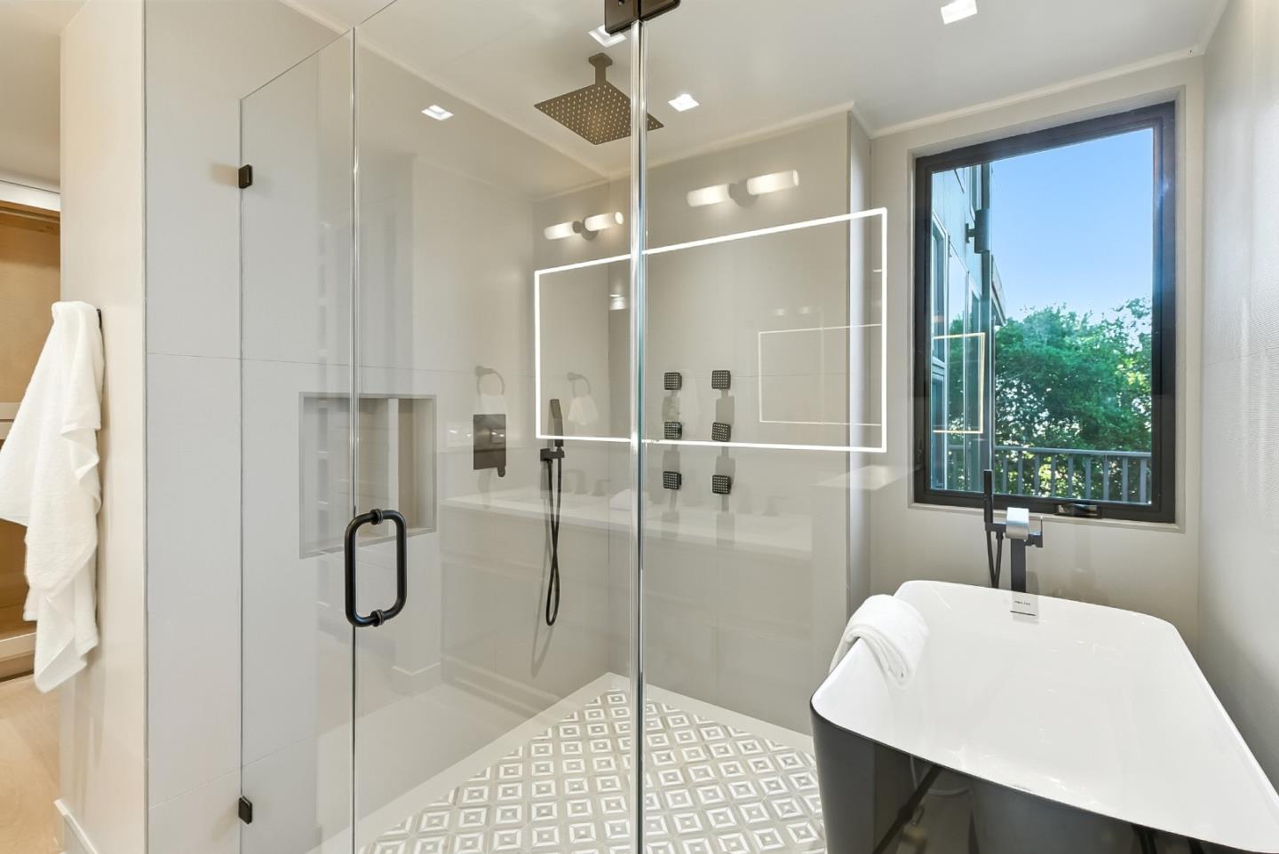Detail Gallery Image 44 of 52 For 490 Shelford Ave, San Carlos,  CA 94070 - 4 Beds | 3/1 Baths