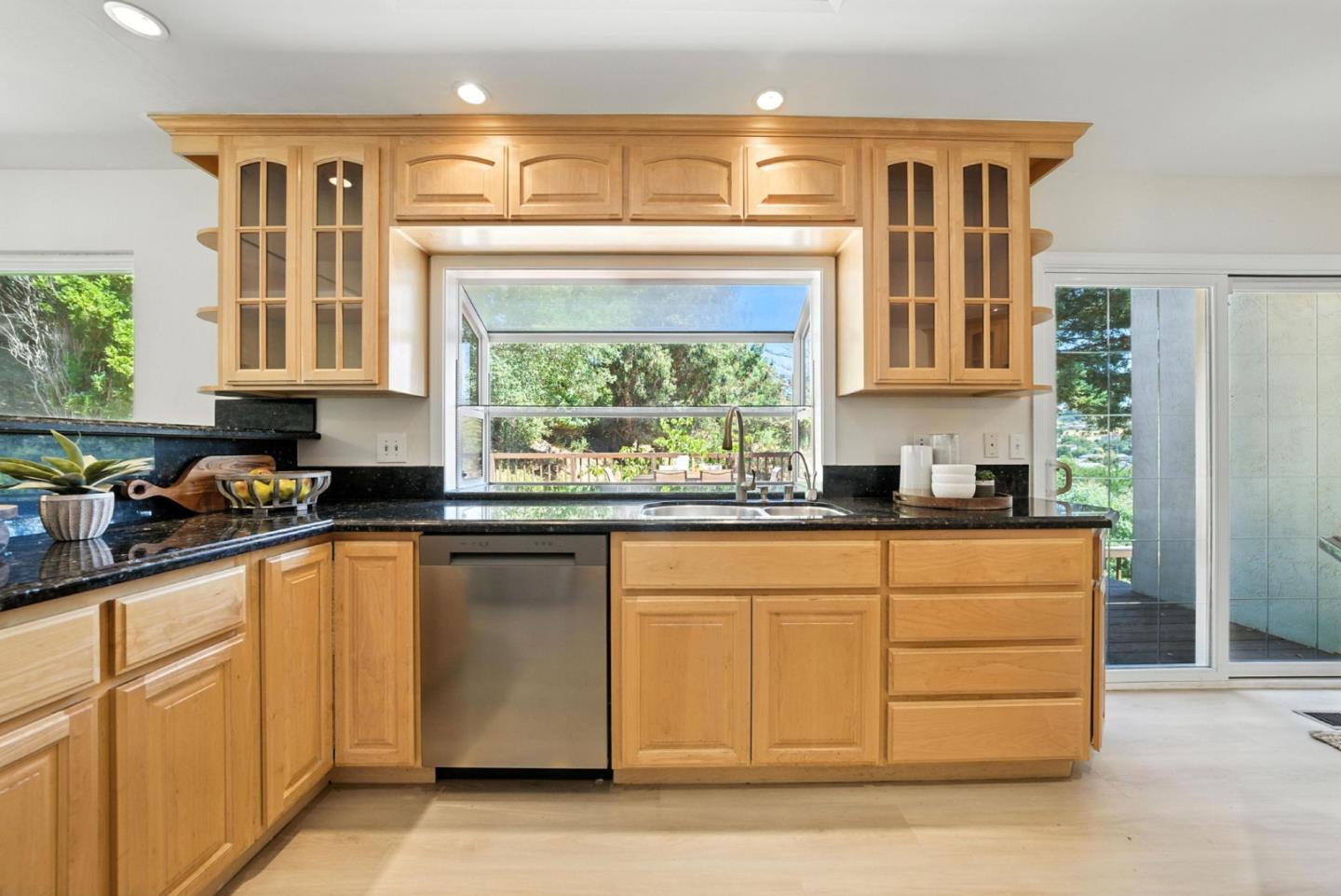 Detail Gallery Image 17 of 84 For 5529 Feather Ct, Castro Valley,  CA 94552 - 4 Beds | 2/1 Baths
