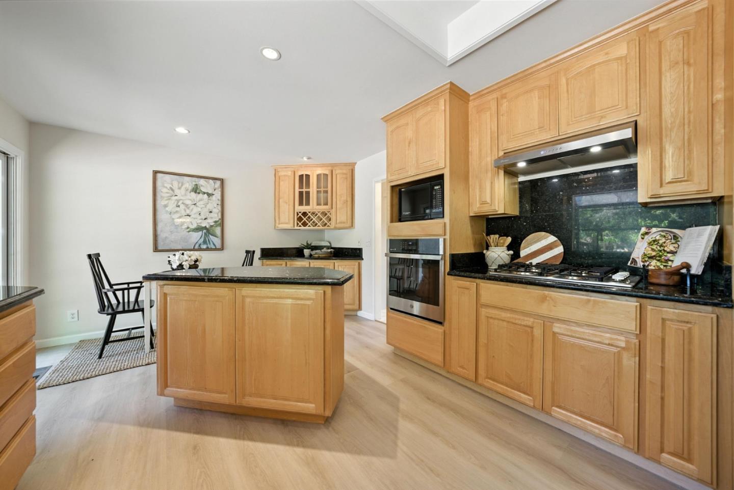Detail Gallery Image 20 of 84 For 5529 Feather Ct, Castro Valley,  CA 94552 - 4 Beds | 2/1 Baths