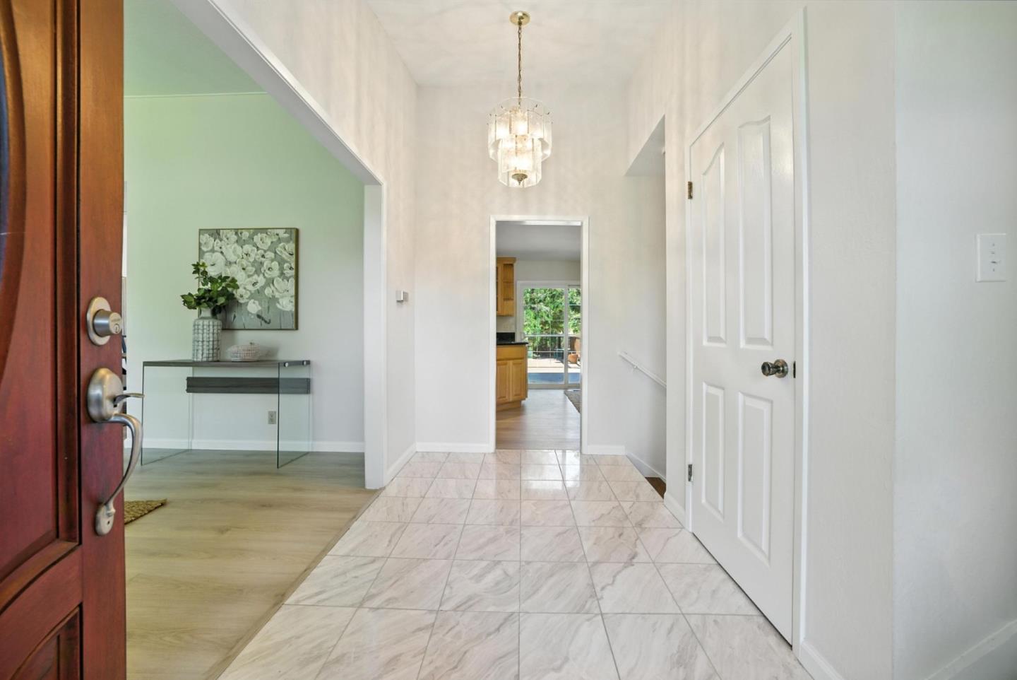 Detail Gallery Image 5 of 84 For 5529 Feather Ct, Castro Valley,  CA 94552 - 4 Beds | 2/1 Baths