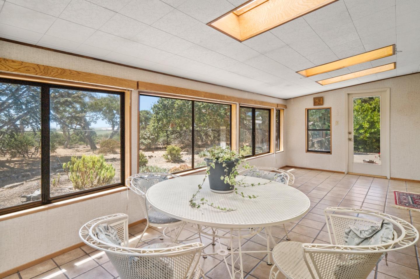 Detail Gallery Image 12 of 34 For 9495 S Century Oak Rd, Salinas,  CA 93907 - 3 Beds | 2 Baths