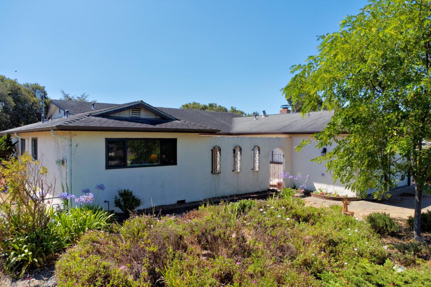 Detail Gallery Image 2 of 34 For 9495 S Century Oak Rd, Salinas,  CA 93907 - 3 Beds | 2 Baths