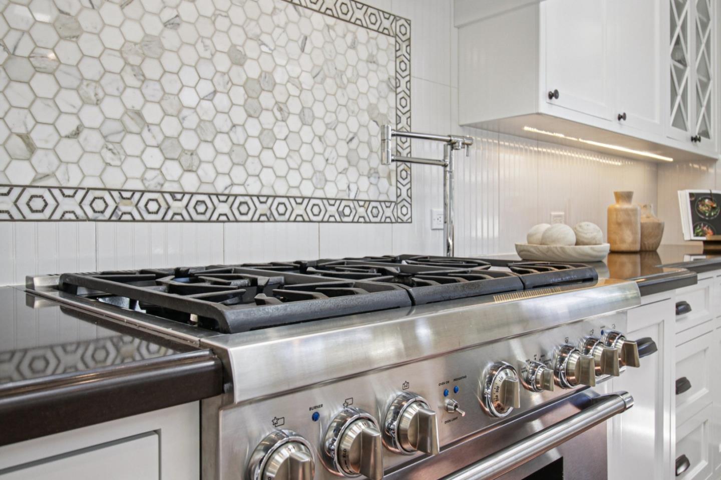 Detail Gallery Image 18 of 81 For 667 Jay St, Los Altos,  CA 94022 - 6 Beds | 5/1 Baths