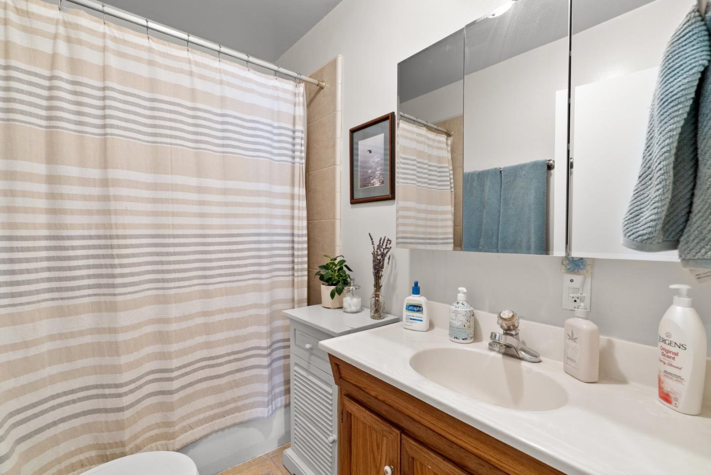 Detail Gallery Image 10 of 21 For 1450 Merrill St, Santa Cruz,  CA 95062 - – Beds | – Baths