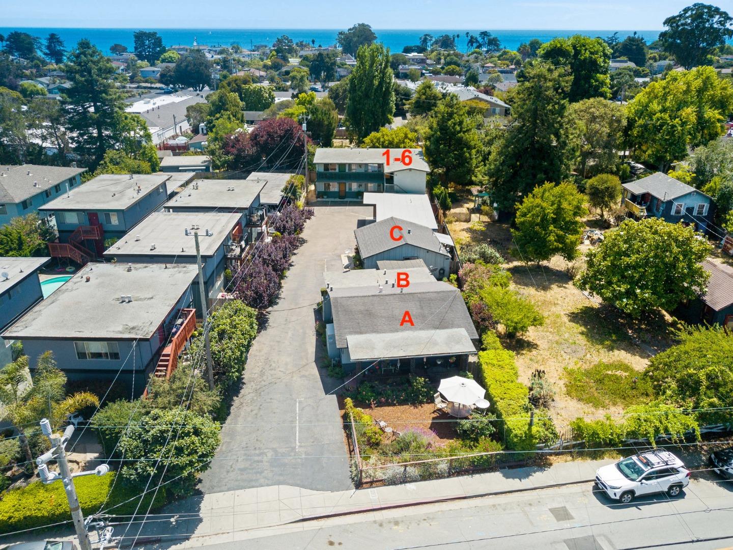 Detail Gallery Image 3 of 21 For 1450 Merrill St, Santa Cruz,  CA 95062 - – Beds | – Baths