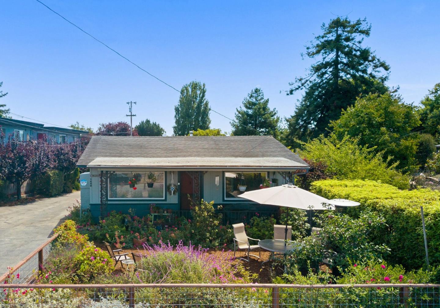 Detail Gallery Image 6 of 21 For 1450 Merrill St, Santa Cruz,  CA 95062 - – Beds | – Baths