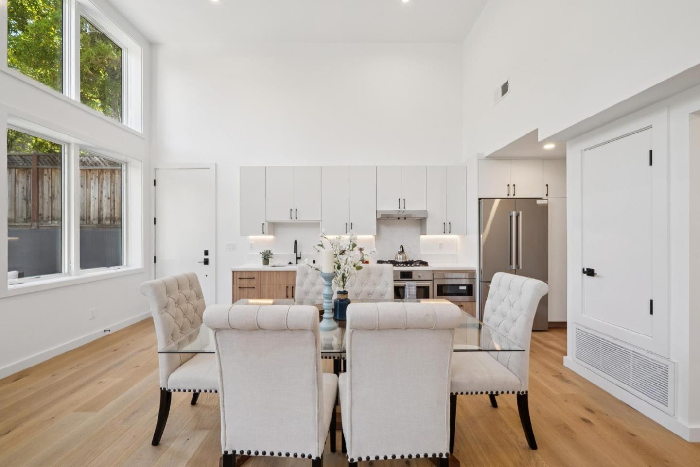 Detail Gallery Image 10 of 47 For 1433 Floribunda Ave #1,  Burlingame,  CA 94010 - 2 Beds | 2 Baths