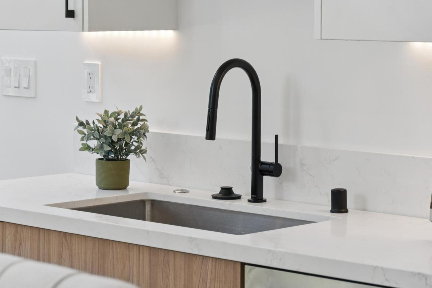 Detail Gallery Image 12 of 47 For 1433 Floribunda Ave #1,  Burlingame,  CA 94010 - 2 Beds | 2 Baths