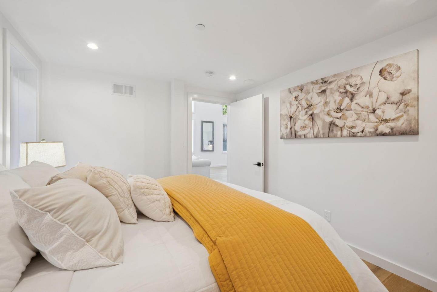 Detail Gallery Image 18 of 47 For 1433 Floribunda Ave #1,  Burlingame,  CA 94010 - 2 Beds | 2 Baths