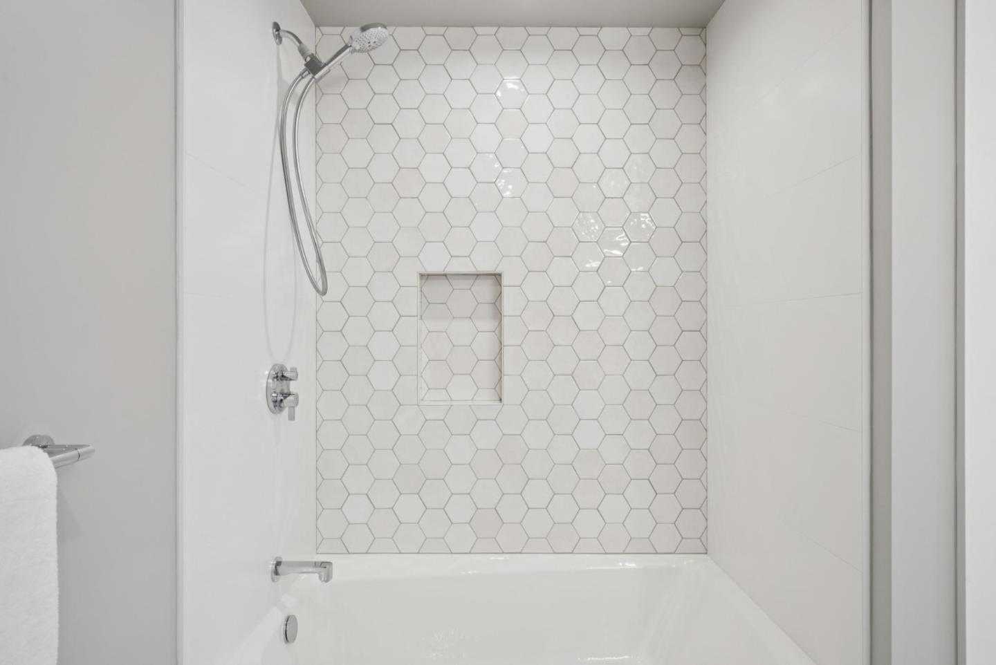 Detail Gallery Image 23 of 47 For 1433 Floribunda Ave #1,  Burlingame,  CA 94010 - 2 Beds | 2 Baths
