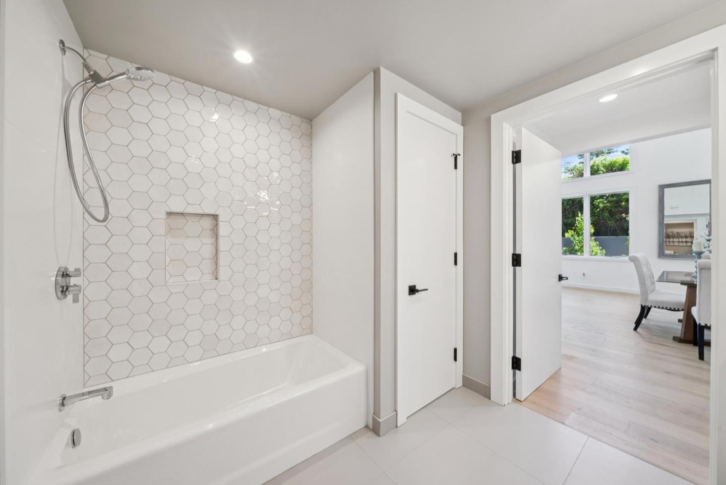 Detail Gallery Image 25 of 47 For 1433 Floribunda Ave #1,  Burlingame,  CA 94010 - 2 Beds | 2 Baths