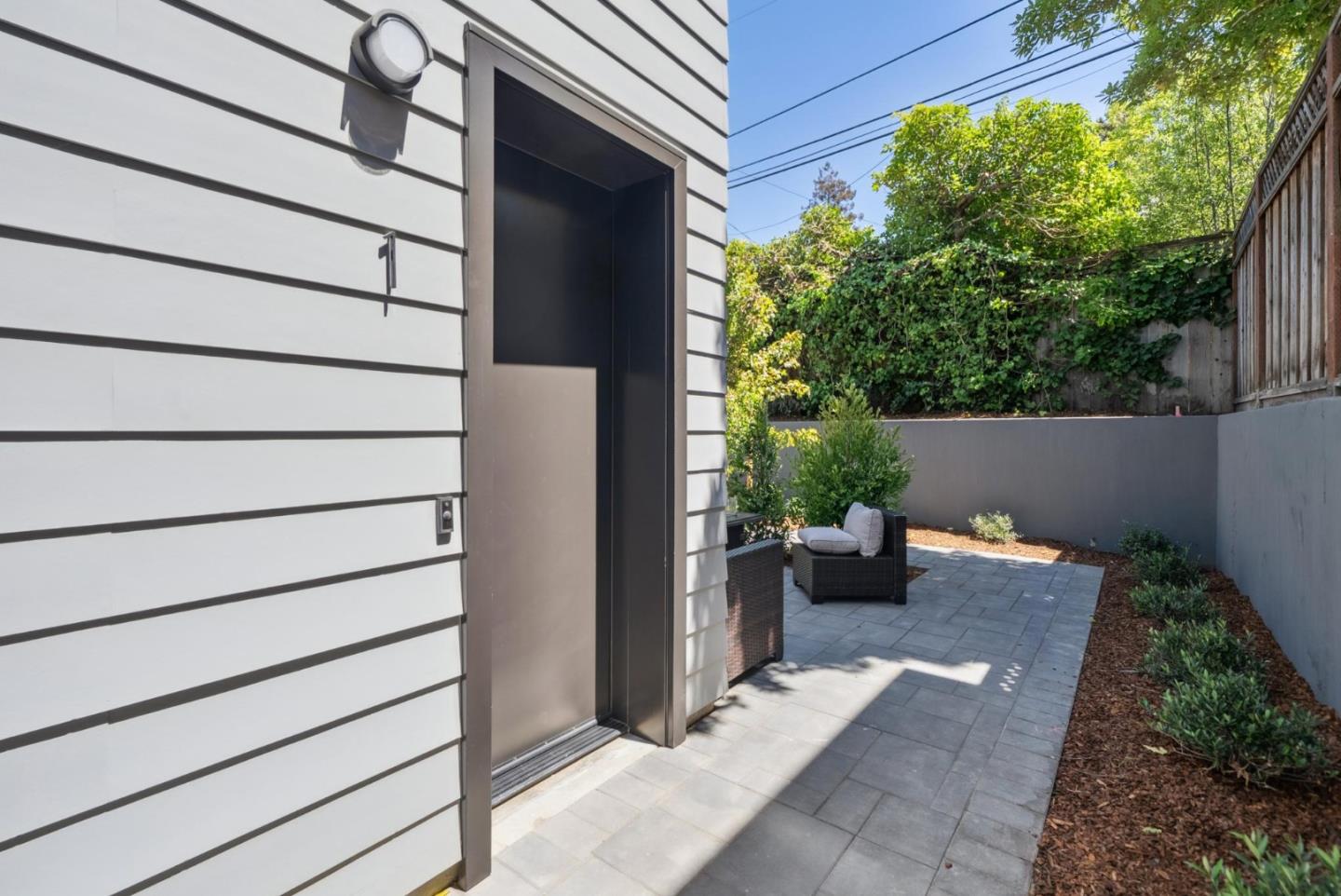 Detail Gallery Image 3 of 47 For 1433 Floribunda Ave #1,  Burlingame,  CA 94010 - 2 Beds | 2 Baths