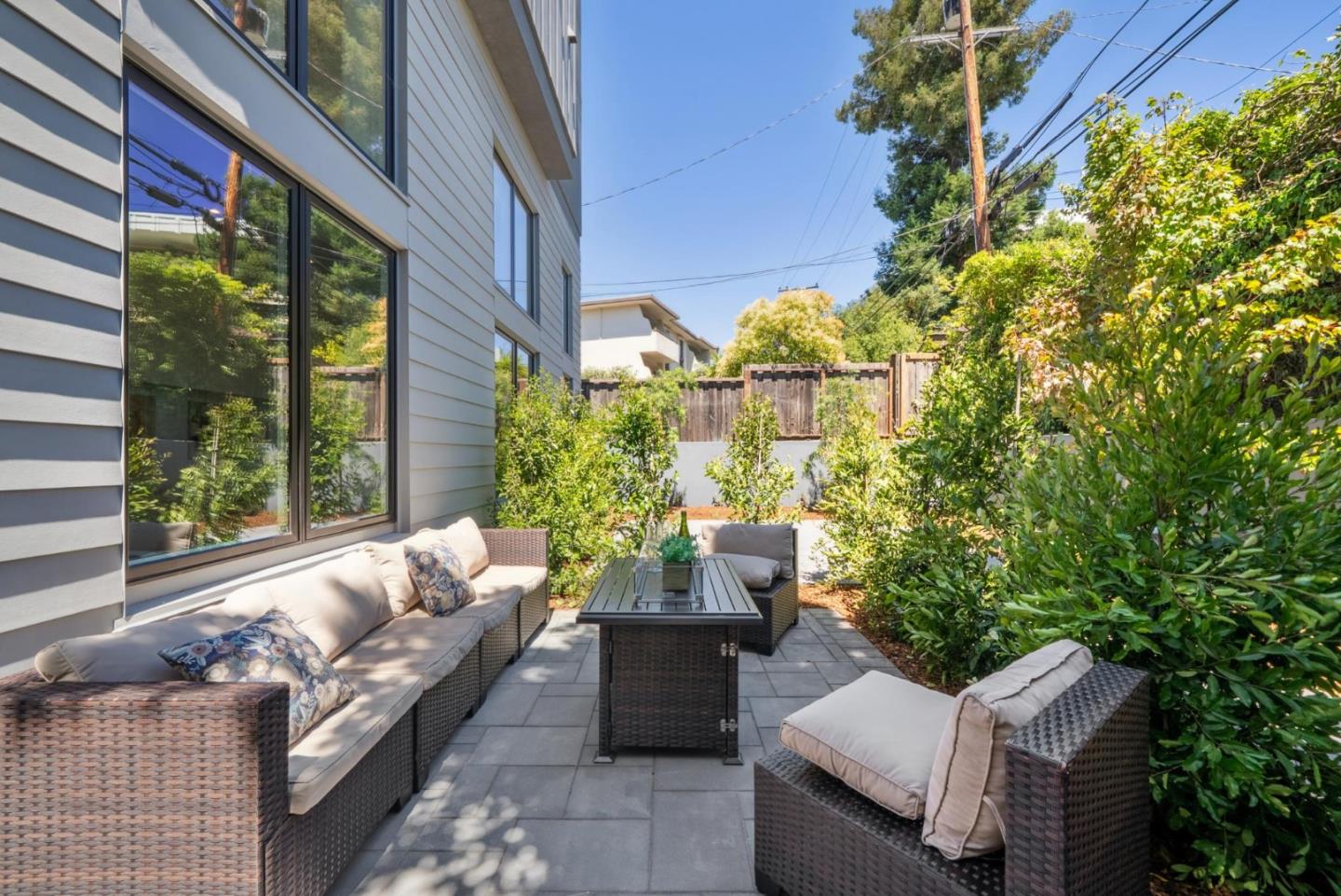 Detail Gallery Image 34 of 47 For 1433 Floribunda Ave #1,  Burlingame,  CA 94010 - 2 Beds | 2 Baths