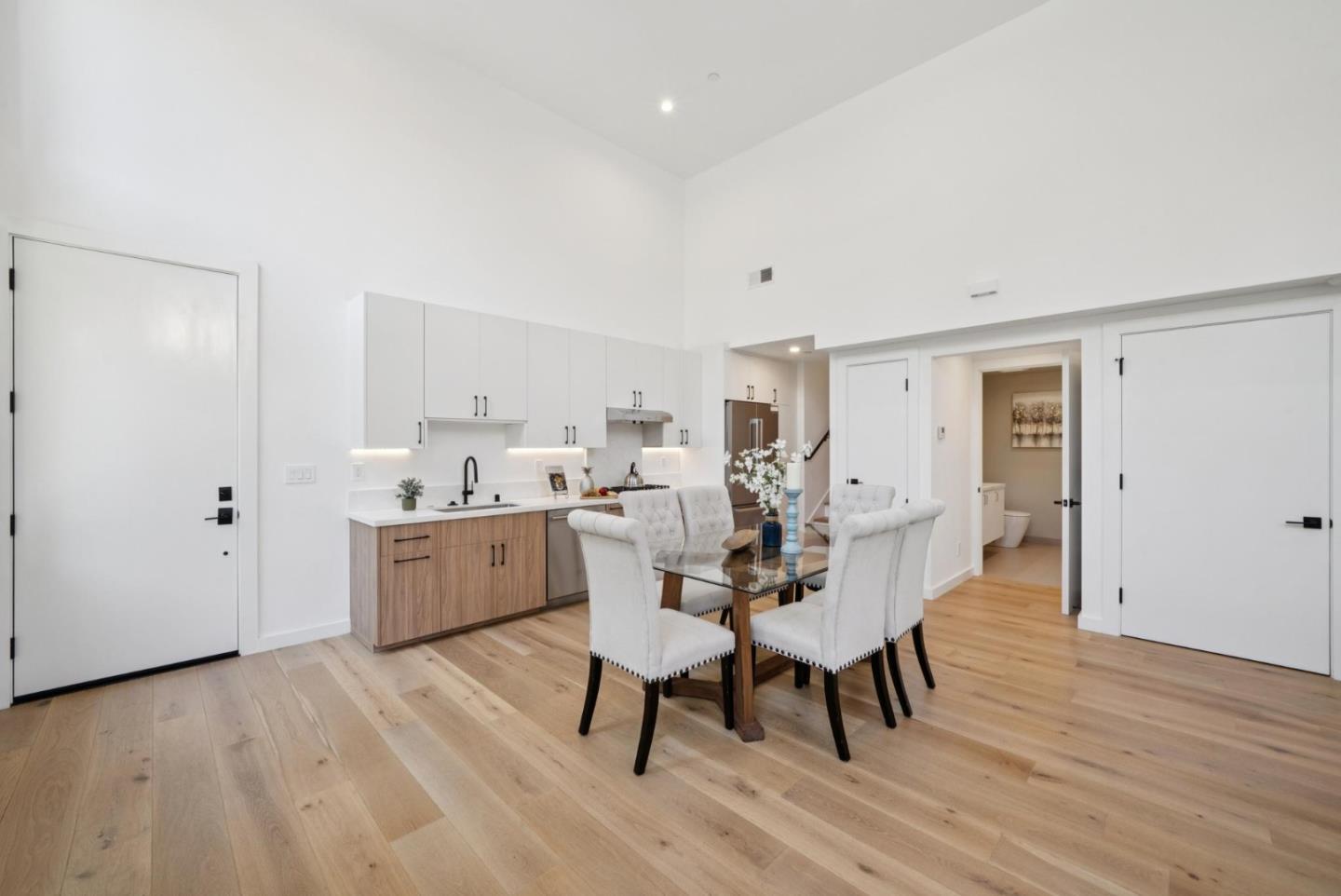 Detail Gallery Image 6 of 47 For 1433 Floribunda Ave #1,  Burlingame,  CA 94010 - 2 Beds | 2 Baths