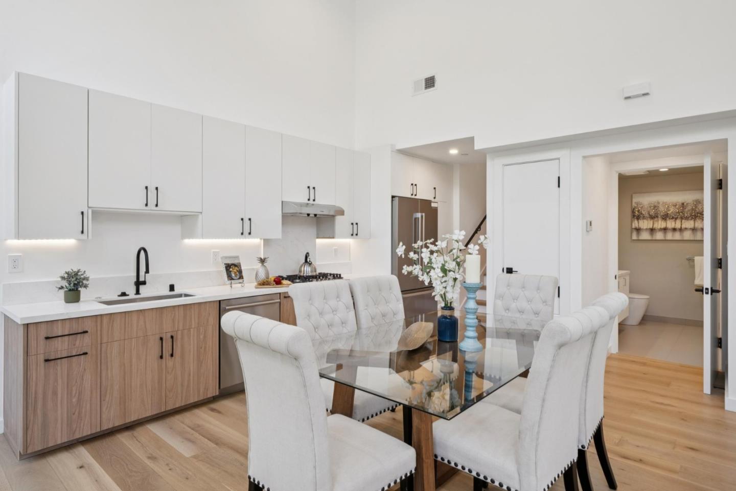 Detail Gallery Image 7 of 47 For 1433 Floribunda Ave #1,  Burlingame,  CA 94010 - 2 Beds | 2 Baths