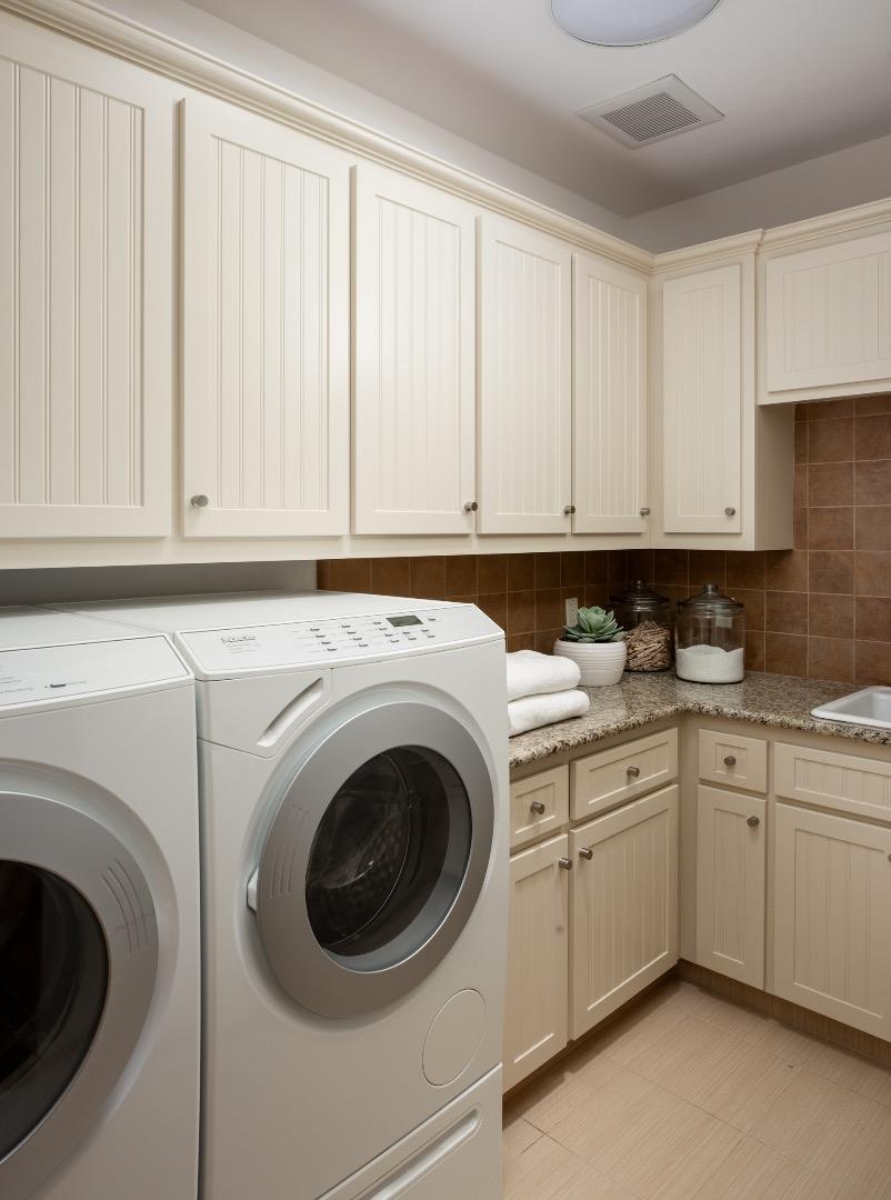 Detail Gallery Image 16 of 42 For 12950 Alta Tierra Rd, Los Altos Hills,  CA 94022 - 3 Beds | 3/1 Baths