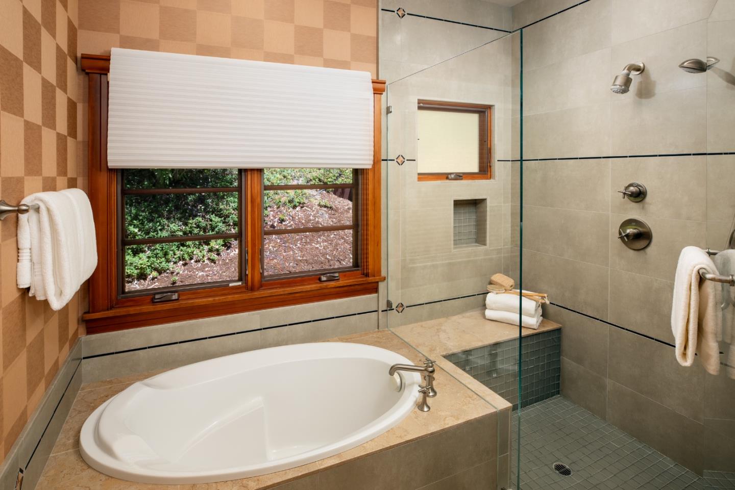 Detail Gallery Image 19 of 42 For 12950 Alta Tierra Rd, Los Altos Hills,  CA 94022 - 3 Beds | 3/1 Baths