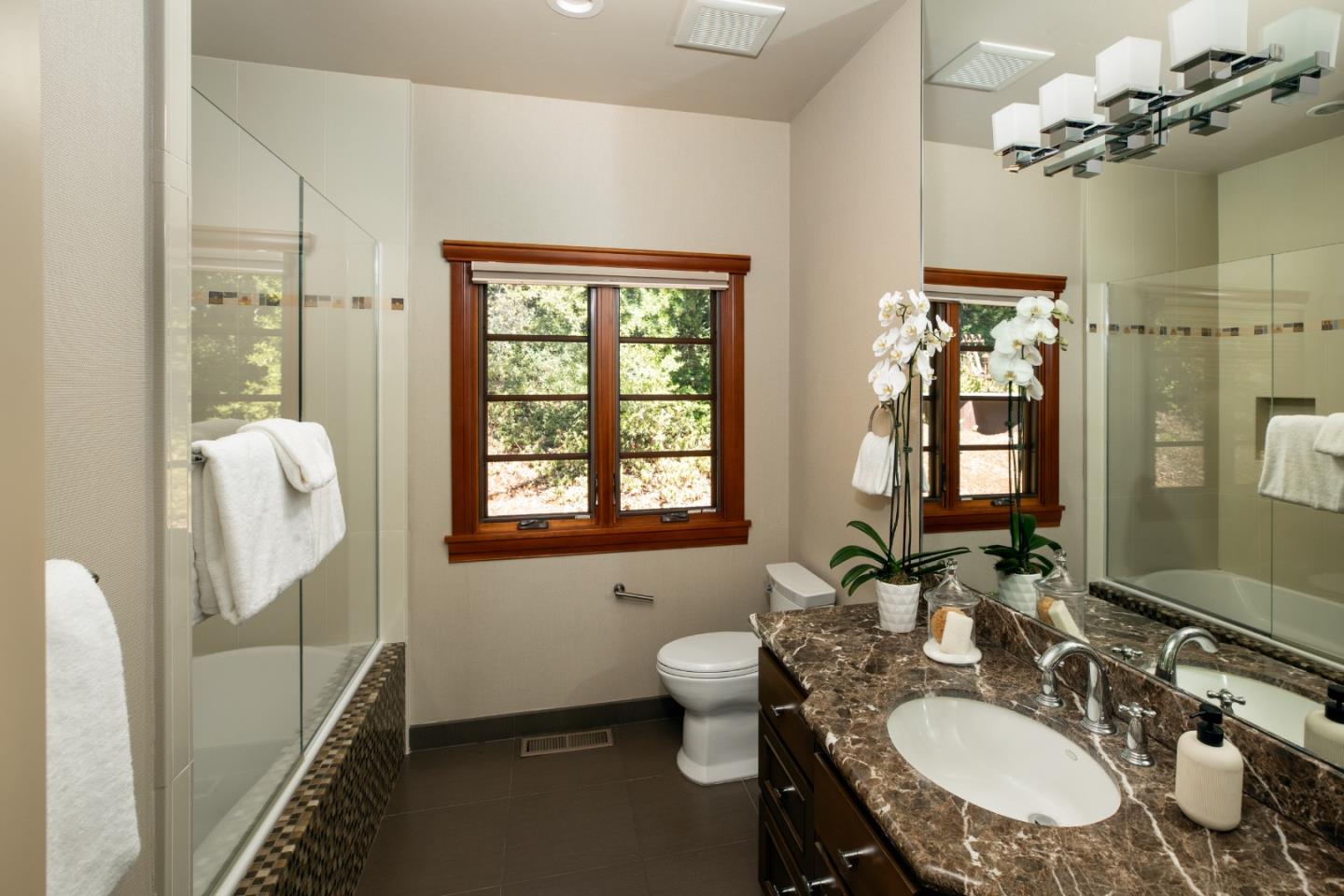 Detail Gallery Image 22 of 42 For 12950 Alta Tierra Rd, Los Altos Hills,  CA 94022 - 3 Beds | 3/1 Baths