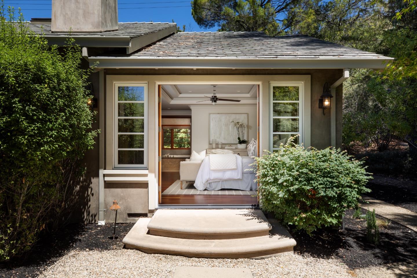 Detail Gallery Image 24 of 42 For 12950 Alta Tierra Rd, Los Altos Hills,  CA 94022 - 3 Beds | 3/1 Baths