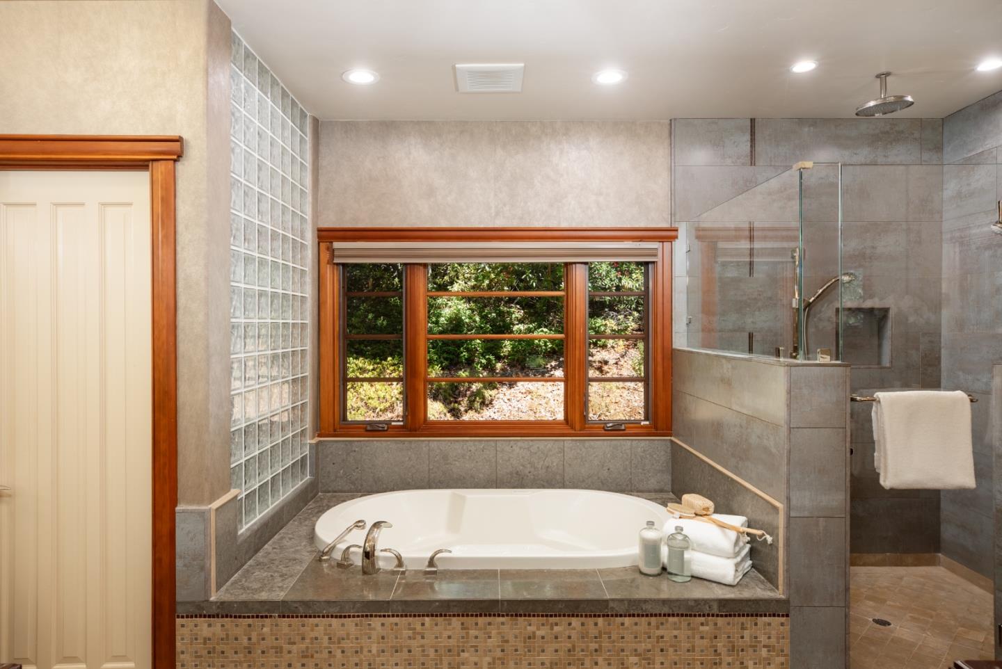 Detail Gallery Image 25 of 42 For 12950 Alta Tierra Rd, Los Altos Hills,  CA 94022 - 3 Beds | 3/1 Baths
