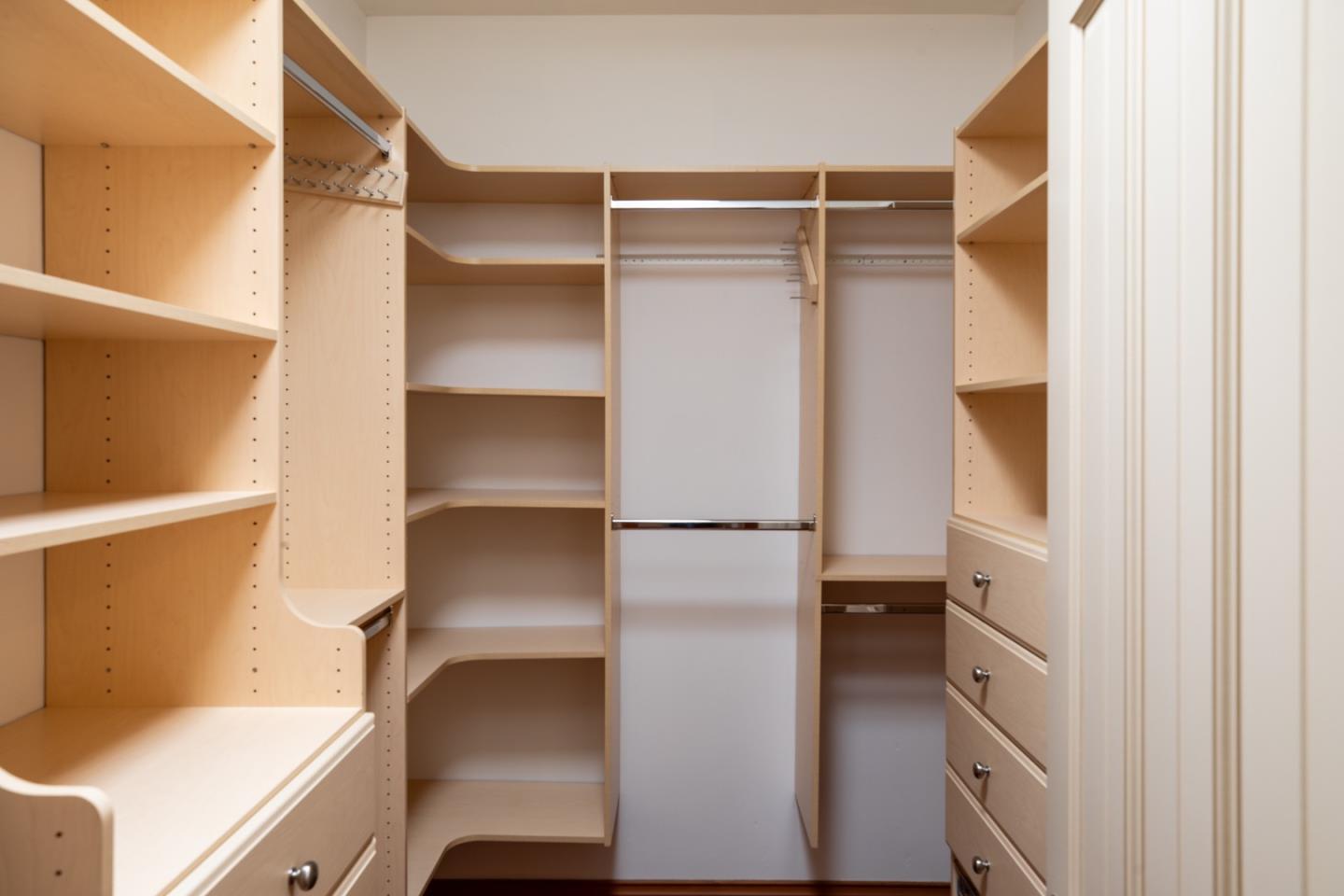 Detail Gallery Image 28 of 42 For 12950 Alta Tierra Rd, Los Altos Hills,  CA 94022 - 3 Beds | 3/1 Baths