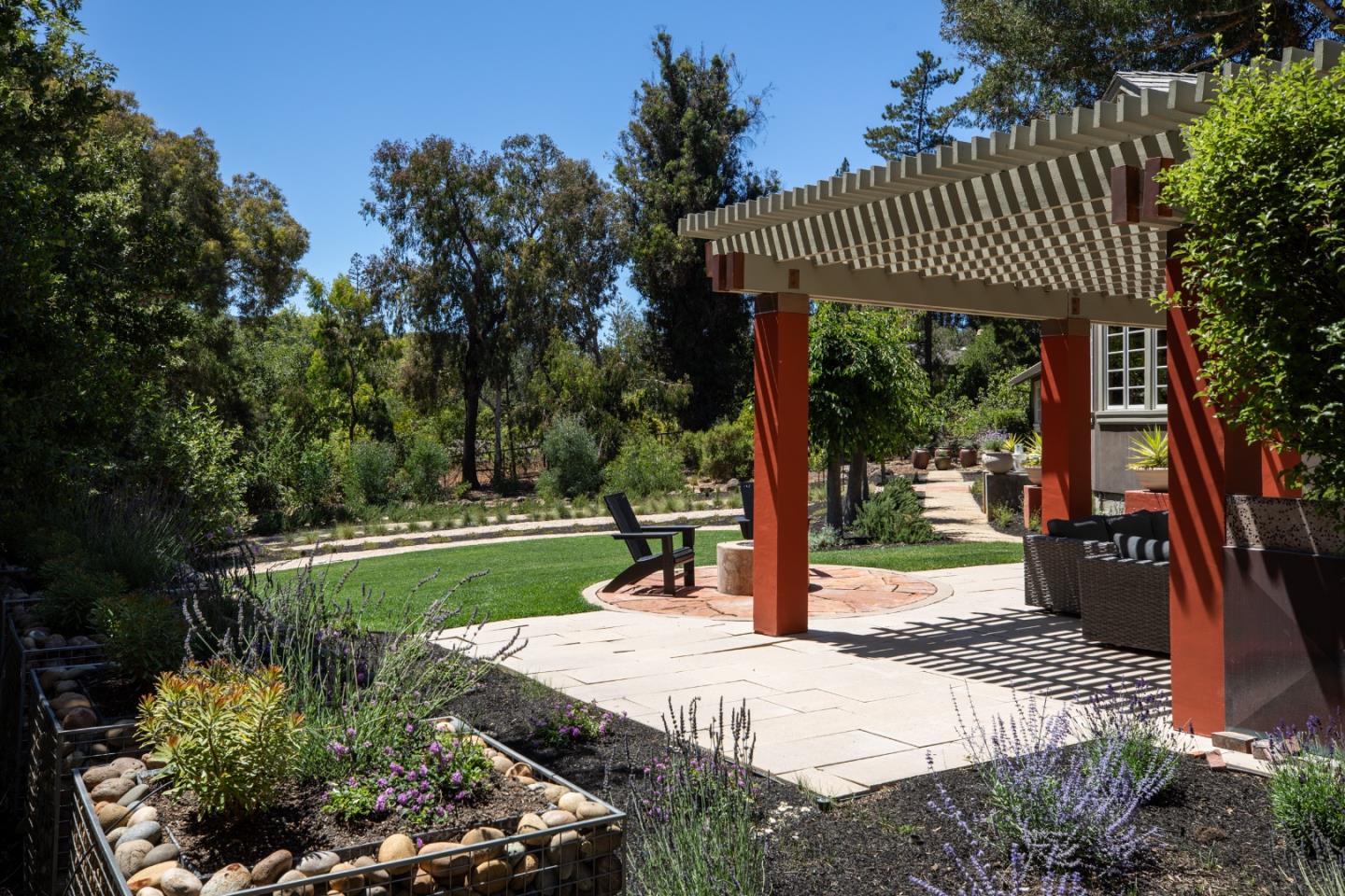Detail Gallery Image 29 of 42 For 12950 Alta Tierra Rd, Los Altos Hills,  CA 94022 - 3 Beds | 3/1 Baths
