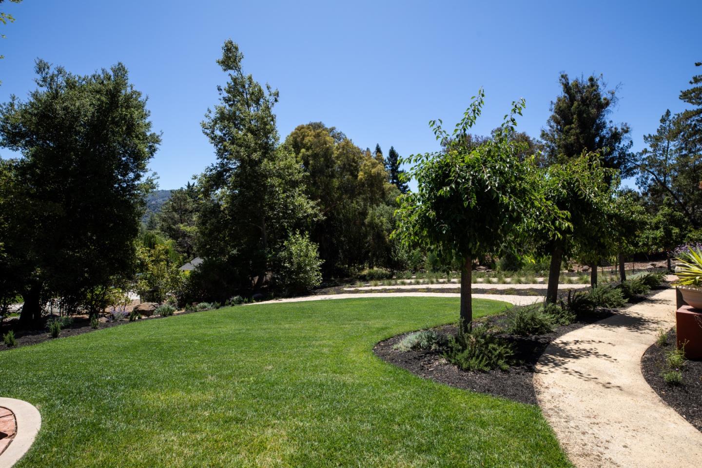 Detail Gallery Image 34 of 42 For 12950 Alta Tierra Rd, Los Altos Hills,  CA 94022 - 3 Beds | 3/1 Baths