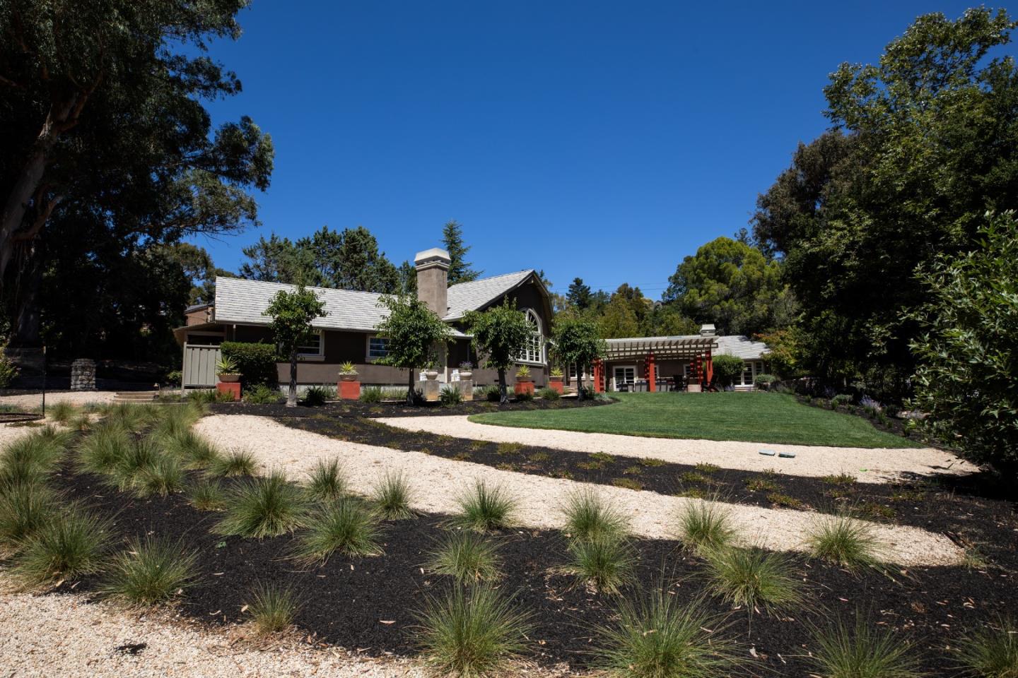 Detail Gallery Image 35 of 42 For 12950 Alta Tierra Rd, Los Altos Hills,  CA 94022 - 3 Beds | 3/1 Baths