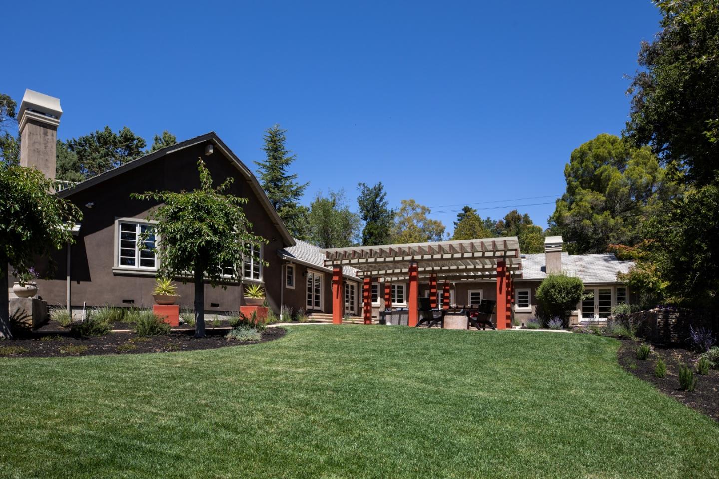 Detail Gallery Image 37 of 42 For 12950 Alta Tierra Rd, Los Altos Hills,  CA 94022 - 3 Beds | 3/1 Baths