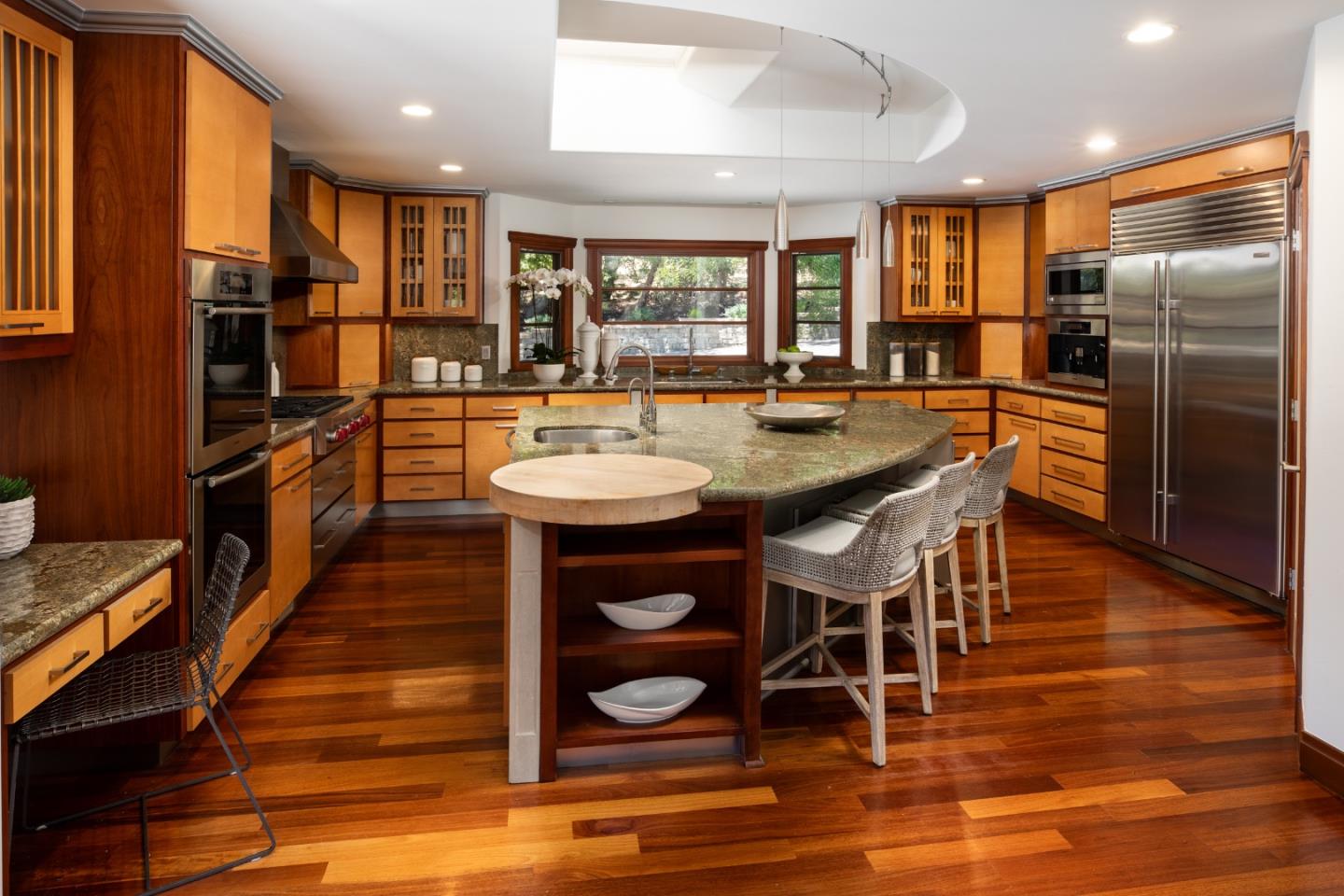 Detail Gallery Image 8 of 42 For 12950 Alta Tierra Rd, Los Altos Hills,  CA 94022 - 3 Beds | 3/1 Baths