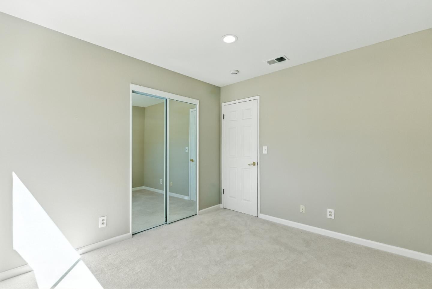 Detail Gallery Image 13 of 52 For 4189 Glenmont Dr, San Jose,  CA 95136 - 4 Beds | 3 Baths